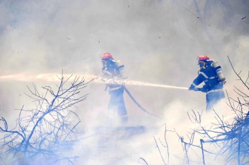Tot mai multe incendii de vegetaţie uscată, la Constanţa